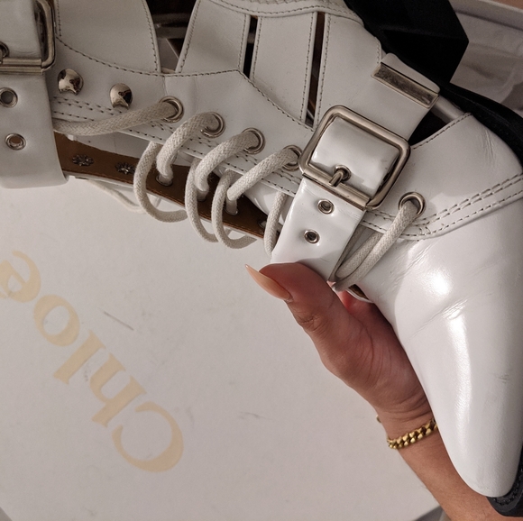 Chloé Rylee in White - Picture 2 of 5